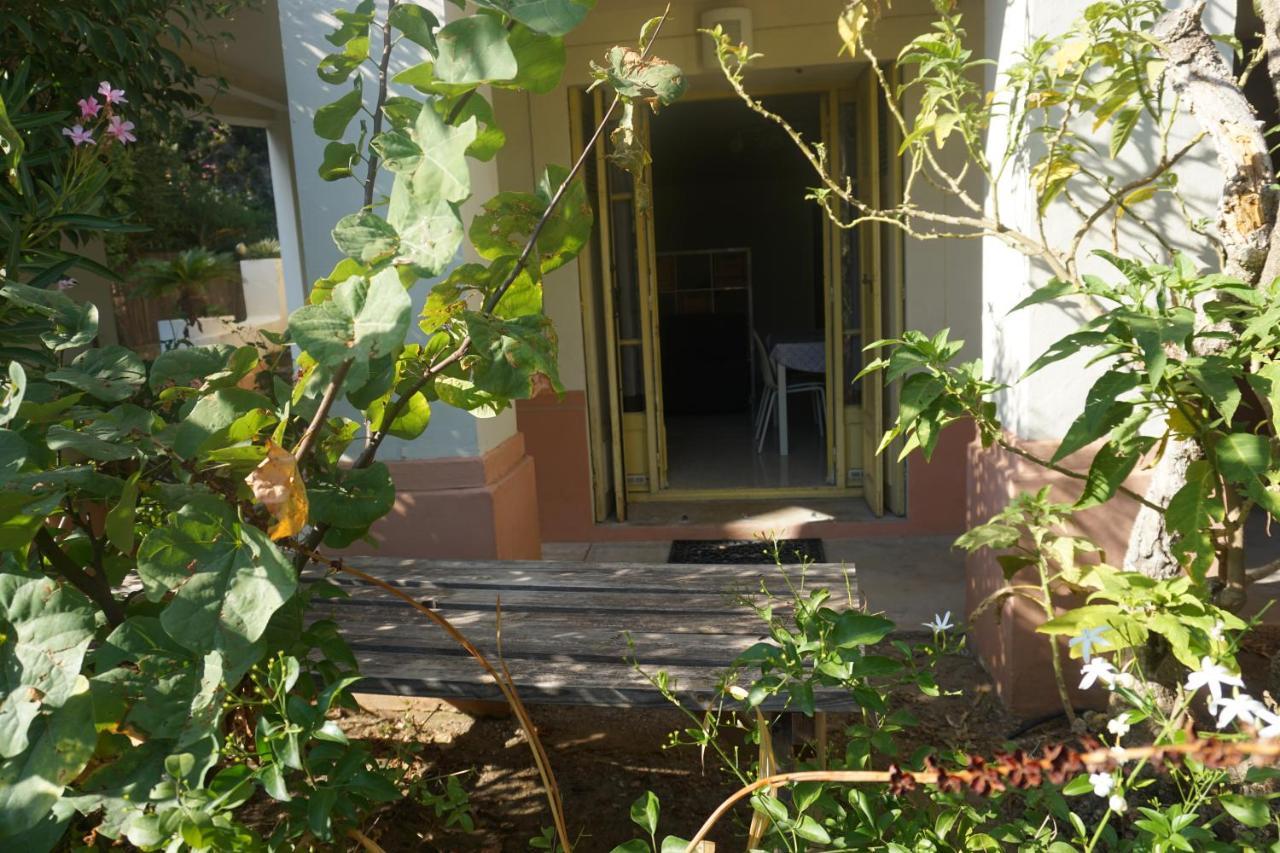 Villa La Provence อิแยร์ ภายนอก รูปภาพ
