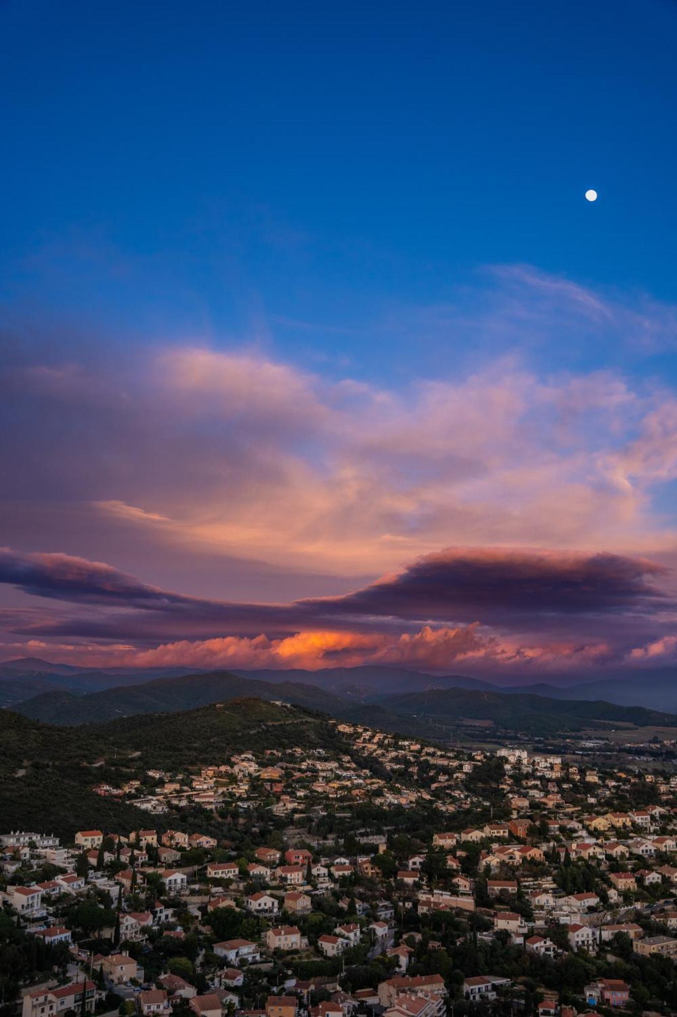 Villa La Provence อิแยร์ ภายนอก รูปภาพ